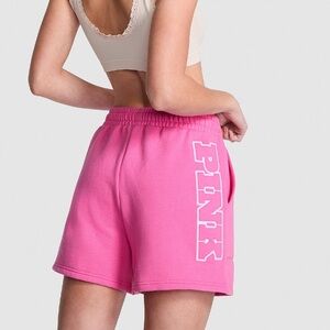 ✨VS Pink campus fleece classic shorts sz M NWT